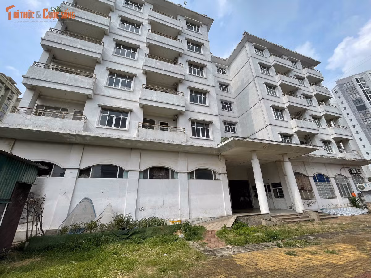 Năm 2017, Công ty Cổ phần Xây dựng số 3 Hà Nội (HANCO3) đã có văn bản đề nghị UBND TP Hà Nội cho phép phá dỡ toàn bộ ba tòa nhà để xây dựng dự án mới phục vụ tái định cư. Sau đó, Thành ủy Hà Nội ban hành Văn bản số 1274 ngày 18/7/2017, yêu cầu nghiên cứu hai phương án gồm cải tạo khu nhà để làm nhà ở xã hội hoặc phá dỡ toàn bộ để xây dựng quỹ nhà mới.