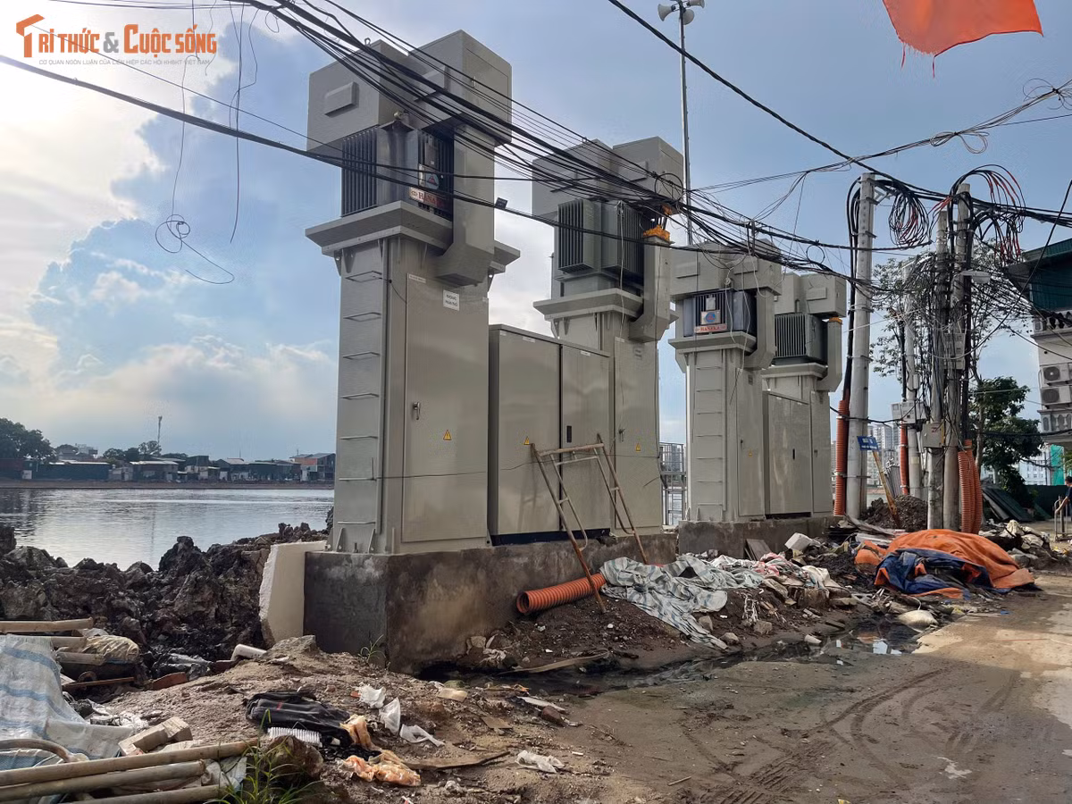 Hệ thống trạm biến áp phục vụ dự án đã được lắp đặt. Đây là một trong những hạng mục kỹ thuật được hoàn thiện sớm để phục vụ công trình trong quá trình vận hành.