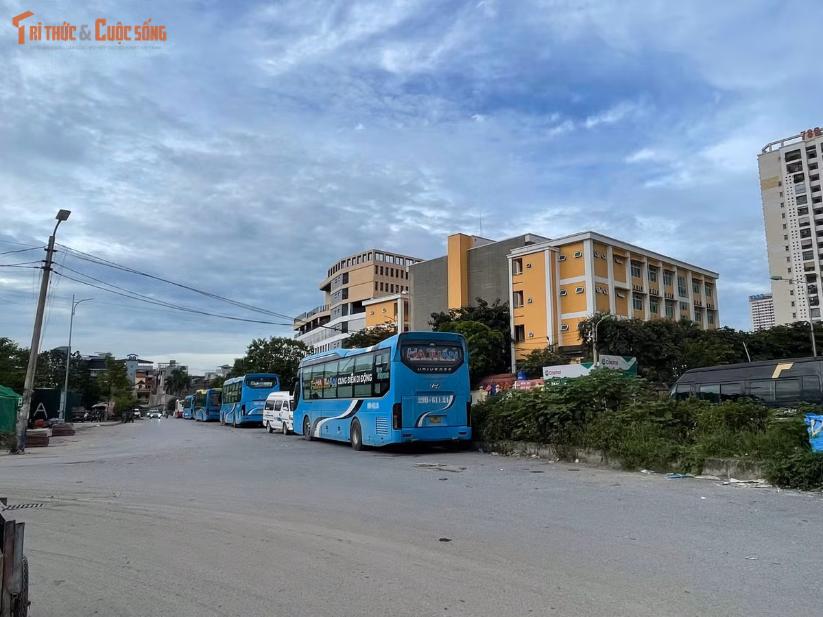 Gallery - Đường nối Phạm Hùng - Lê Đức Thọ dang dở gần 10 năm, nhếch nhác vì rác thải - image 5