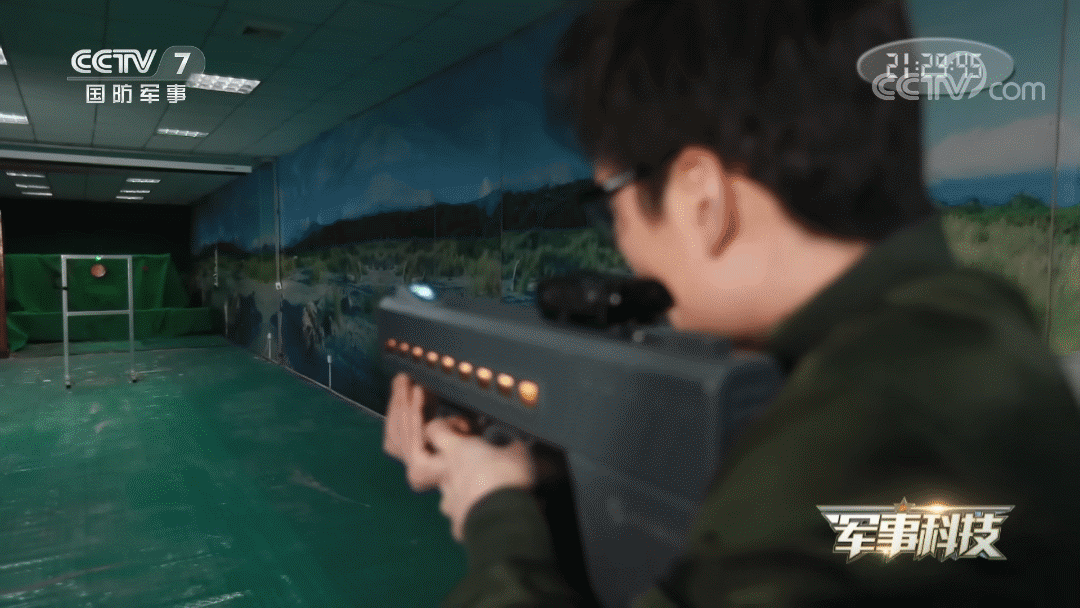 Theo các nguồn tin, súng Gauss chủ yếu được thiết kế cho các ứng dụng phi sát thương, việc sử dụng rộng rãi hơn trong chiến đấu bị hạn chế bởi các giới hạn về năng lượng pin hiện tại.