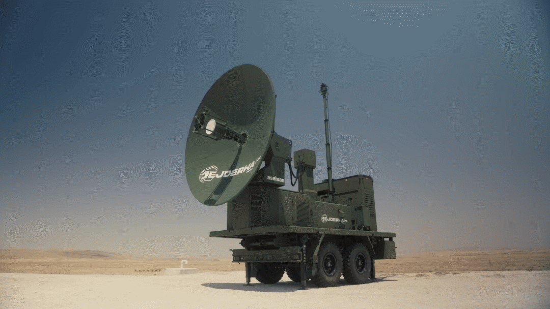 Các loại vũ khí HPeM gần đây đã cho thấy nhiều tiềm năng trong lĩnh vực chống UAV nhờ chi phí thấp cho mỗi lần tác chiến và tính thực tiễn cao, khi chỉ cần giữ mục tiêu trong vùng tiêu diệt, dù phạm vi ngắn nhưng dễ thực hiện hơn nhiều so với các hệ thống sử dụng súng, vốn bị ảnh hưởng bởi các yếu tố đạn đạo bên ngoài.