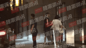 Trịnh Sảng cùng Trương Hằng vào khách sạn nghỉ đêm.