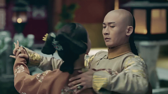 Khiêu vũ cùng nhau.