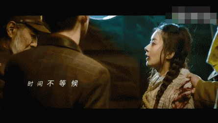Trong phim Giải Mật, Triệu Lệ Dĩnh chỉ nghiêng mặt giả vờ bị tát vì tay của diễn viên nam vốn không hề chạm vào mặt cô.
