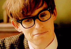 Màn trình diễn lôi cuốn và cảm động của Redmayne trong phim sau đó giúp anh nâng cao tượng vàng Oscar. Ảnh: Outnow.