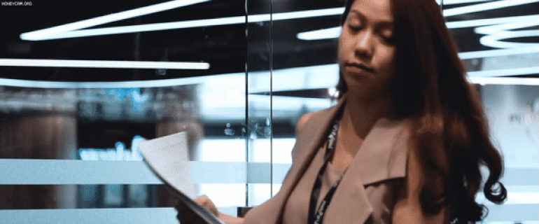 MV me ke bao hanh tung tham gia dien xuat bi khan gia cong kich