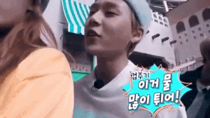 Không chỉ trong MV, E'Dawn cũng thường thể hiện sự quan tâm, chăm sóc đặc biệt với Hyuna khi xuất hiện trên các chương trình thực tế. Người hâm mộ bắt đầu nhận ra tình cảm khác thường giữa "nữ hoàng gợi cảm" và E'Dawn.