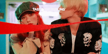Trong các MV của Triple H, Hyuna có nhiều cảnh tình cảm với E'Dawn. Lúc này, hai người vẫn chưa công khai chuyện hẹn hò. Vì vậy, Hyuna bị công chúng chỉ trích về việc thường xuyên tiếp xúc thân mật quá đà với đàn em.