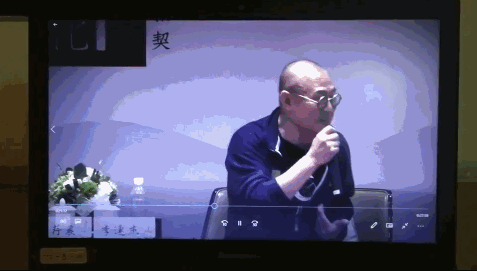 Lý Liên Kiệt hài hước hỏi vặn lại khán giả trước thông tin cho rằng trông mình già như ông lão 80.