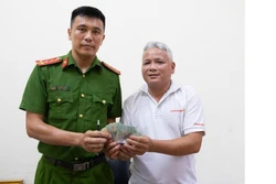 Bí thư Chi bộ thôn trao trả 8 triệu đồng cho người đánh rơi