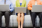 Đặt laptop lên đùi lâu có thể gây tổn thương da