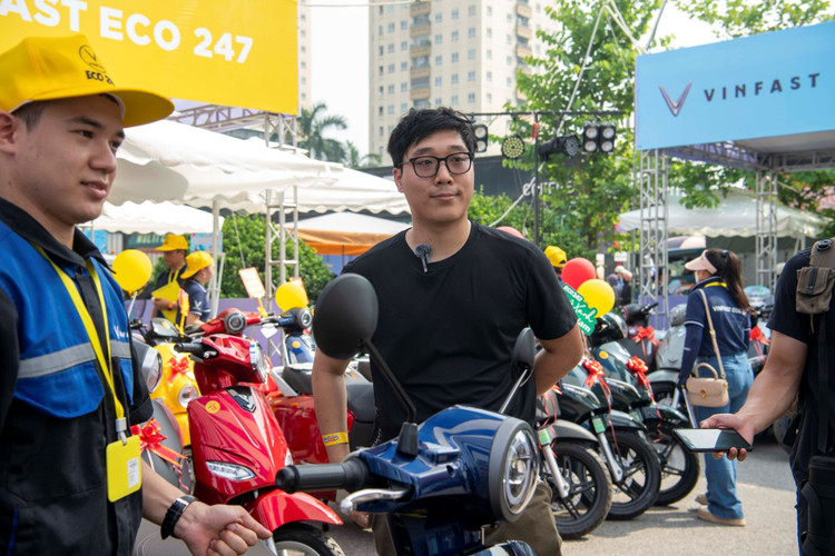 Anh Vũ Thanh Nam tại sự kiện “Đổi xăng lấy điện” 2-3872.jpg