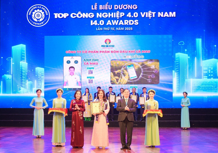 PVCFC tiên phong ứng dụng công nghệ Poli Phosphate vào sản xuất NPK, mang đến sản phẩm an toàn, hiệu quả và bền vững, được bà con nông dân tin dùng. 1-2260.jpg