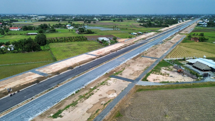 báo Long An) a1.jpg