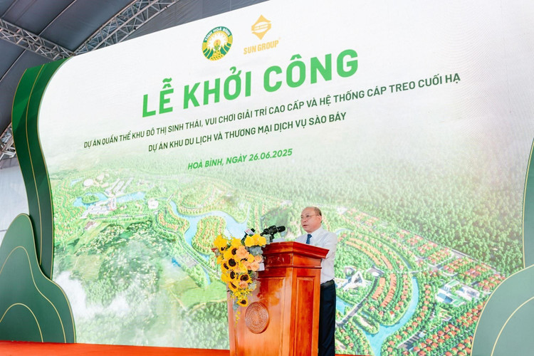 Ông Bùi Đức Hinh - Chủ tịch UBND Tỉnh Hòa Bình phát biểu tại sự kiện 66.jpg