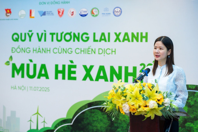 TS. Lê Thái Hà, Giám đốc Điều hành Quỹ Vì tương lai xanh, nêu bật ý nghĩa lan tỏa của chiến dịch Mùa hè Xanh, khi các chiến sĩ tình nguyện sẽ trực tiếp gói phần cải thiện môi trường sống của hàng chục nghìn người dân. anh-2-7511.jpg