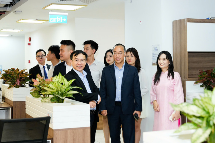 Đoàn TUV NORD Việt Nam và các khách mời tham quan trụ sở của Meey Group. anh-3.jpg