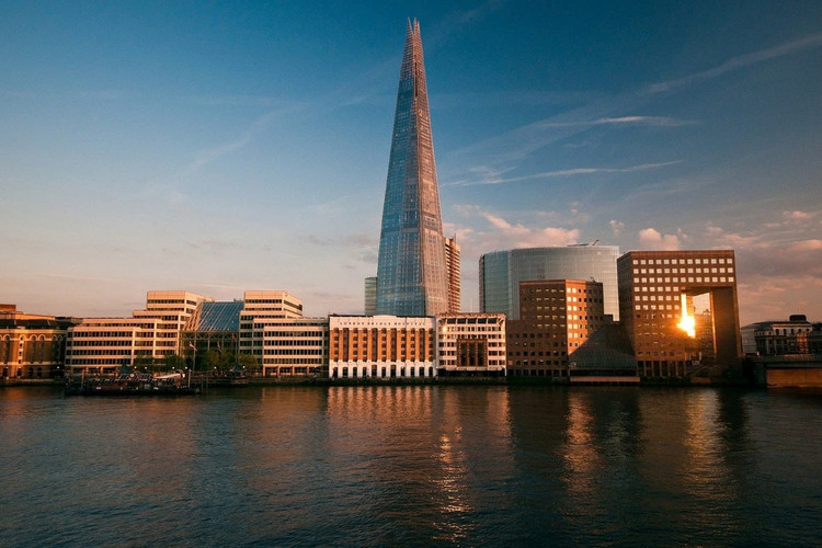 The Shard - ngọn tháp điêu khắc nổi lên từ dòng sông Thames nước Anh. 1.jpg