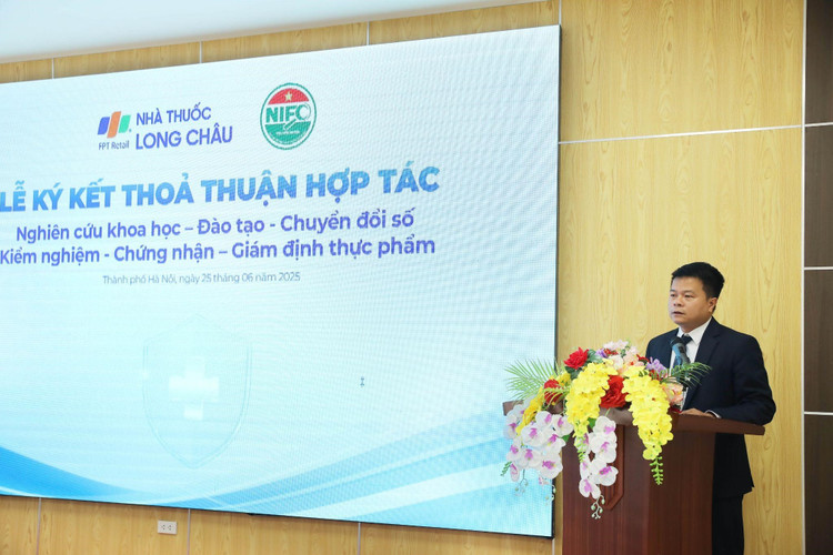 PGS.TS. Trần Cao Sơn, Phó Viện trưởng Viện Kiểm nghiệm an toàn vệ sinh thực phẩm Quốc gia phát biểu tại sự kiện. 2.jpg