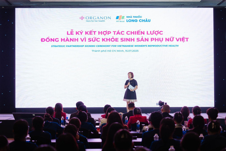 Đại diện hệ thống nhà thuốc và tiêm chủng Long Châu tại sự kiện. 4.jpg