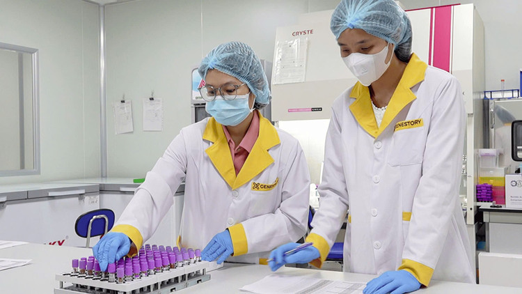 Kỹ thuật viên phòng Lab của GeneStory triển khai tách chiết ADN góp phần lưu trữ kết quả vào hệ thống cơ sở dữ liệu quốc gia về. 4.jpg