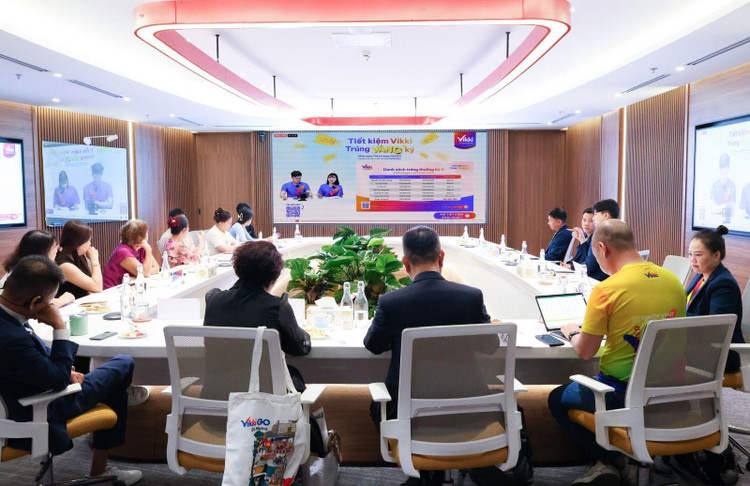Toàn cảnh buổi livestream thứ 6 - buổi cuối cùng chương trình “Tiết kiệm Vikki, Trúng VÀNG ký”. h1.jpg