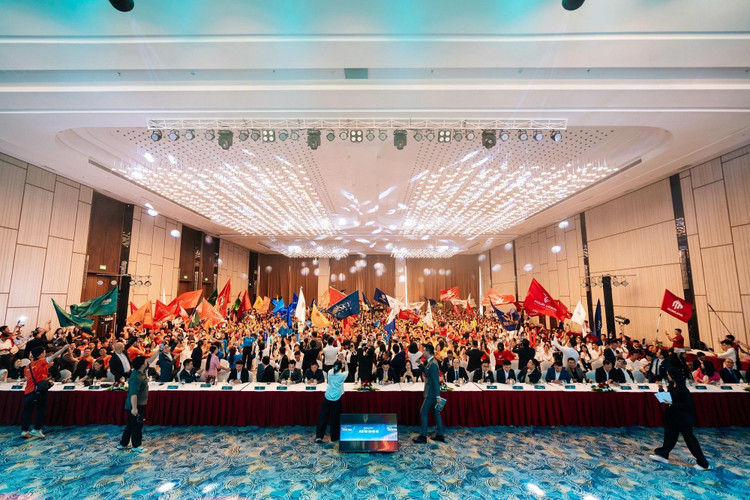 Không khí sôi động tại sự kiện kick off. 1.jpg