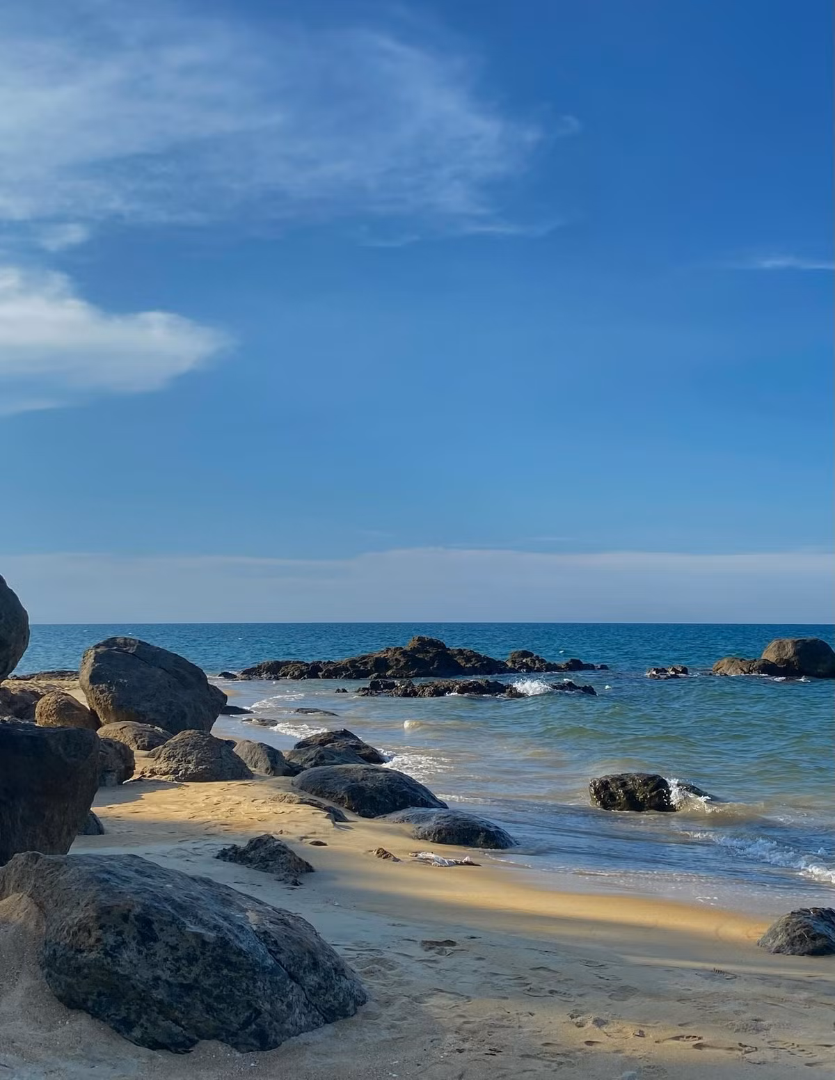 Đặc biệt, vào mùa mưa nhẹ ở Huế, các bãi đá ở Hàm Rồng phủ kín rêu xanh, tạo nên bức tranh thiên nhiên lãng mạn như một thước phim. Ảnh Internet