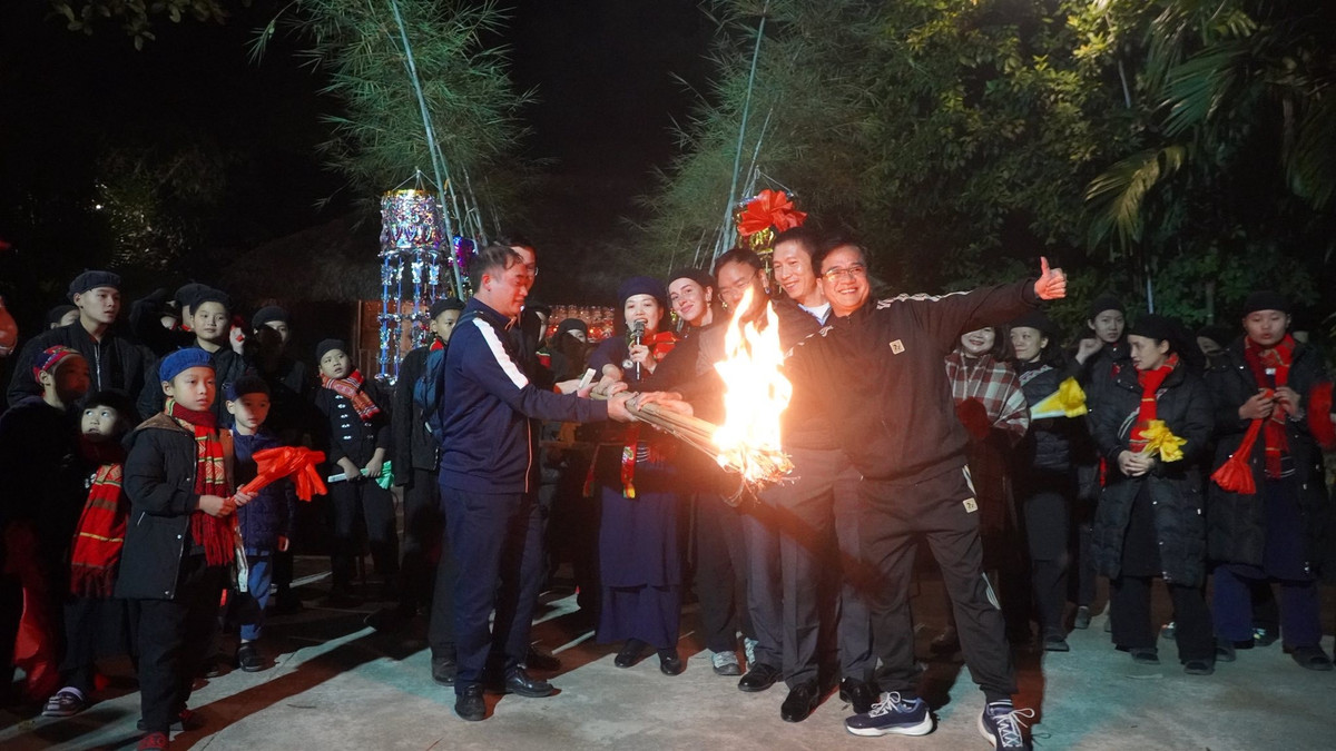 Giữa xu hướng du lịch xanh và trải nghiệm bản địa ngày càng được ưa chuộng, làng Thái Hải nổi lên như một điểm đến khác biệt. Tết ở ngôi làng này không đơn thuần là chuyến du xuân, mà là hành trình tìm về những giá trị nguyên bản: sự bình yên, tình làng nghĩa xóm và lối sống hài hòa với thiên nhiên – những điều tưởng chừng giản dị nhưng lại vô cùng quý giá trong nhịp sống hiện đại hôm nay.