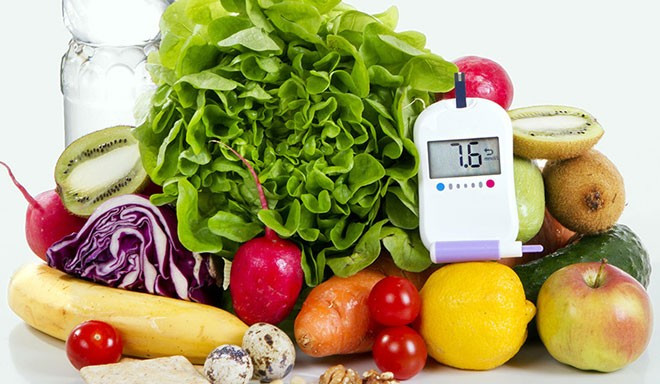 Chế độ ăn hợp lý là yếu tố then chốt giúp người bệnh tiểu đường kiểm soát đường huyết ổn định. Ngoài việc hạn chế những loại hạt trên, người bệnh nên kết hợp thực phẩm giàu chất xơ, rau xanh, protein nạc và tinh bột lành mạnh trong bữa ăn hằng ngày. Việc ăn uống khoa học không chỉ giúp ổn định đường huyết mà còn hỗ trợ tim mạch, phòng ngừa biến chứng và nâng cao chất lượng cuộc sống. Ảnh minh họa