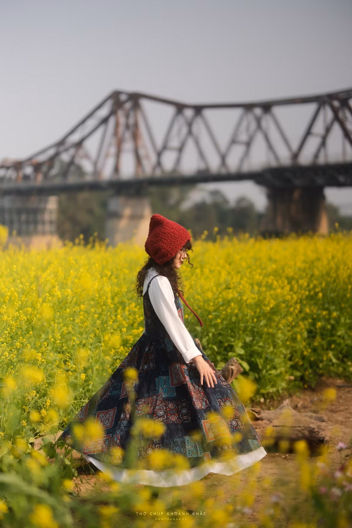 Với không gian mở khoáng đạt, bến hoa Phúc Xá đang trở thành "phim trường tự nhiên" đẹp bậc nhất Hà Nội. Ảnh Nguyen Thuong