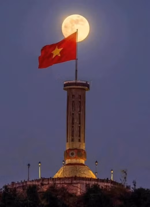 Lũng Cú không chỉ là nơi ghi dấu ấn lịch sử thiêng liêng, mà còn là điểm dừng chân lý tưởng để du khách tận hưởng những khoảnh khắc an yên trong không gian rộng lớn, hùng vĩ.