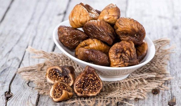 Quả sung khô cung cấp lượng chất xơ đáng kể, giúp hệ tiêu hóa hoạt động hiệu quả hơn và gián tiếp hỗ trợ gan. Bên cạnh đó, sung còn chứa các hợp chất chống oxy hóa và enzyme tự nhiên, có thể hỗ trợ quá trình phân giải và đào thải độc tố. Ảnh minh họa