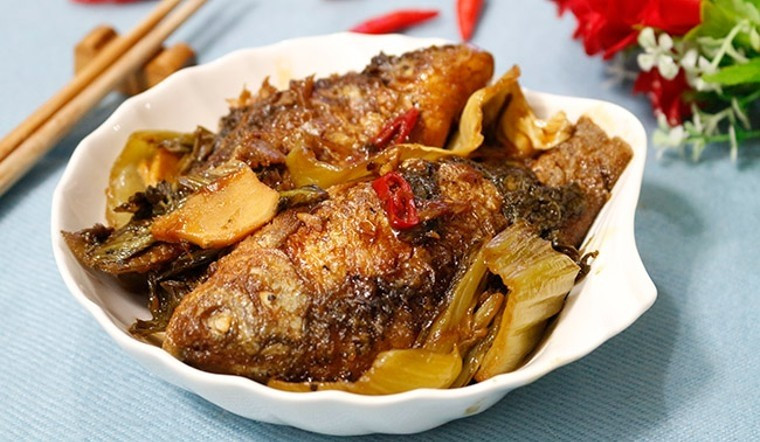 Ngoài ra, cá mè chứa các axit béo có khả năng ức chế sự kết tập tiểu cầu. Với những người bị rối loạn đông máu hoặc có nguy cơ xuất huyết, việc ăn cá mè có thể làm tình trạng chảy máu trở nên nghiêm trọng hơn, không có lợi cho quá trình hồi phục. Ảnh minh họa