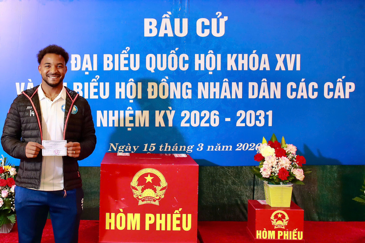 Nguyễn Xuân Son, tên khai sinh Rafaelson Bezerra Fernandes, sinh năm 1997 tại Brazil, hiện đang thi đấu cho CLB Thép Xanh Nam Định. Gia nhập V.League từ năm 2020, anh nhanh chóng khẳng định tên tuổi khi lập kỷ lục ghi 31 bàn thắng trong một mùa giải – thành tích ấn tượng của giải đấu.