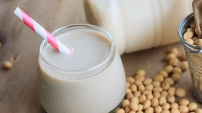 Dưới đây là 4 công thức sữa đậu nành mà bạn có thể luân phiên sử dụng trong mùa lạnh. Ảnh minh hoạ