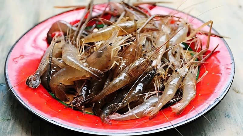 Không chỉ hấp dẫn bởi vị ngọt tự nhiên và thịt chắc, tôm đồng còn là nguồn dưỡng chất dồi dào, phù hợp cho cả trẻ em, người trưởng thành lẫn người lớn tuổi. Ảnh minh họa