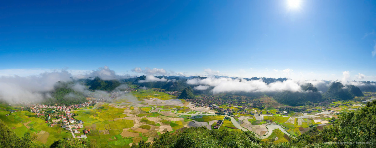 Cách Hà Nội không quá xa, đỉnh Nà Lay (xã Bắc Sơn, tỉnh Lạng Sơn) đang trở thành điểm đến được nhiều du khách yêu thiên nhiên lựa chọn cho những chuyến đi ngắn ngày. Ảnh Lương Cung