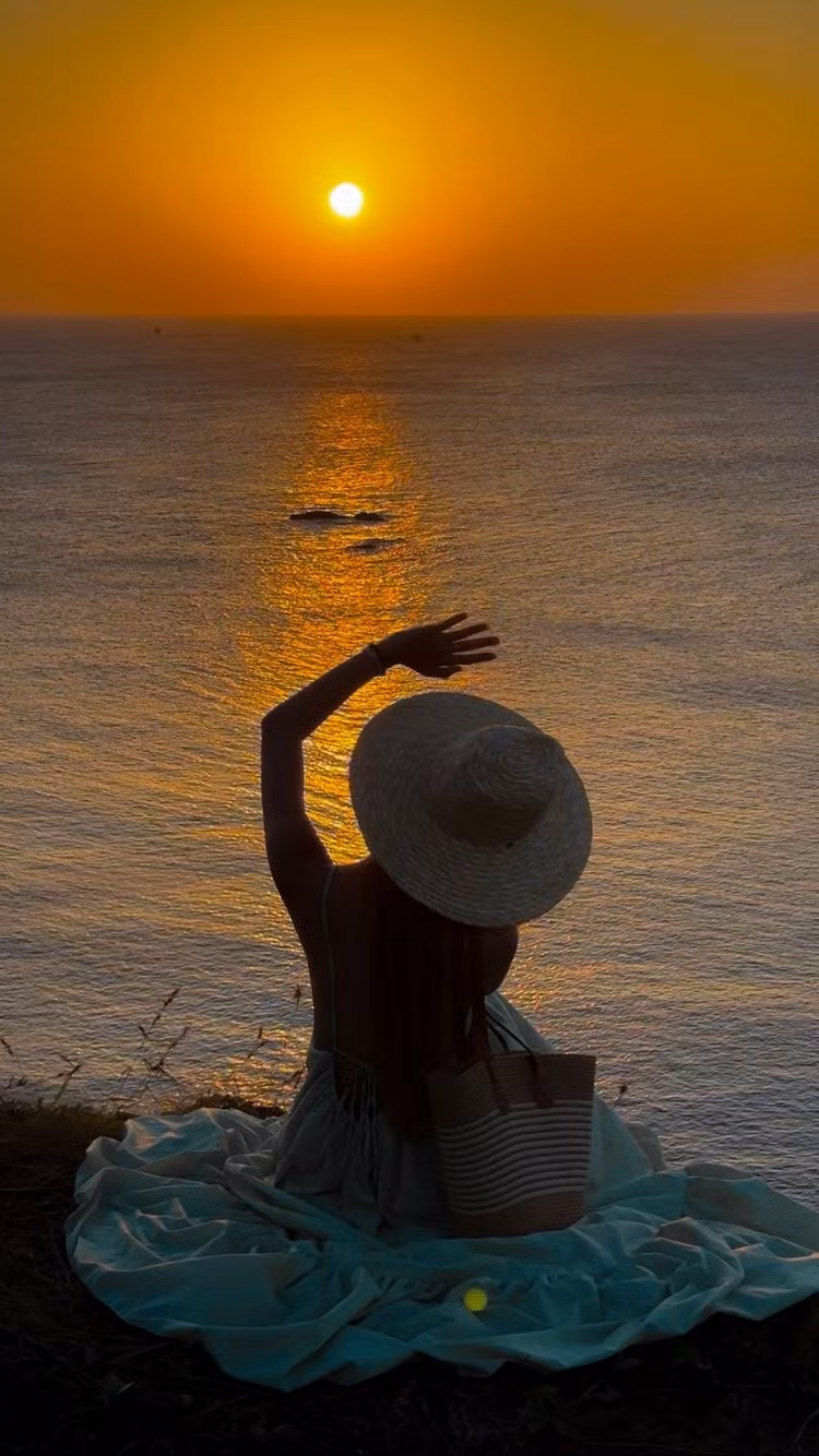 Ngoài ra, do khu vực này còn khá hoang sơ, chưa có hàng quán hay dịch vụ du lịch kèm theo, nên du khách cần chuẩn bị nước uống, nón, kem chống nắng và giày thể thao để tiện di chuyển và check-in. Ảnh Aki Lan