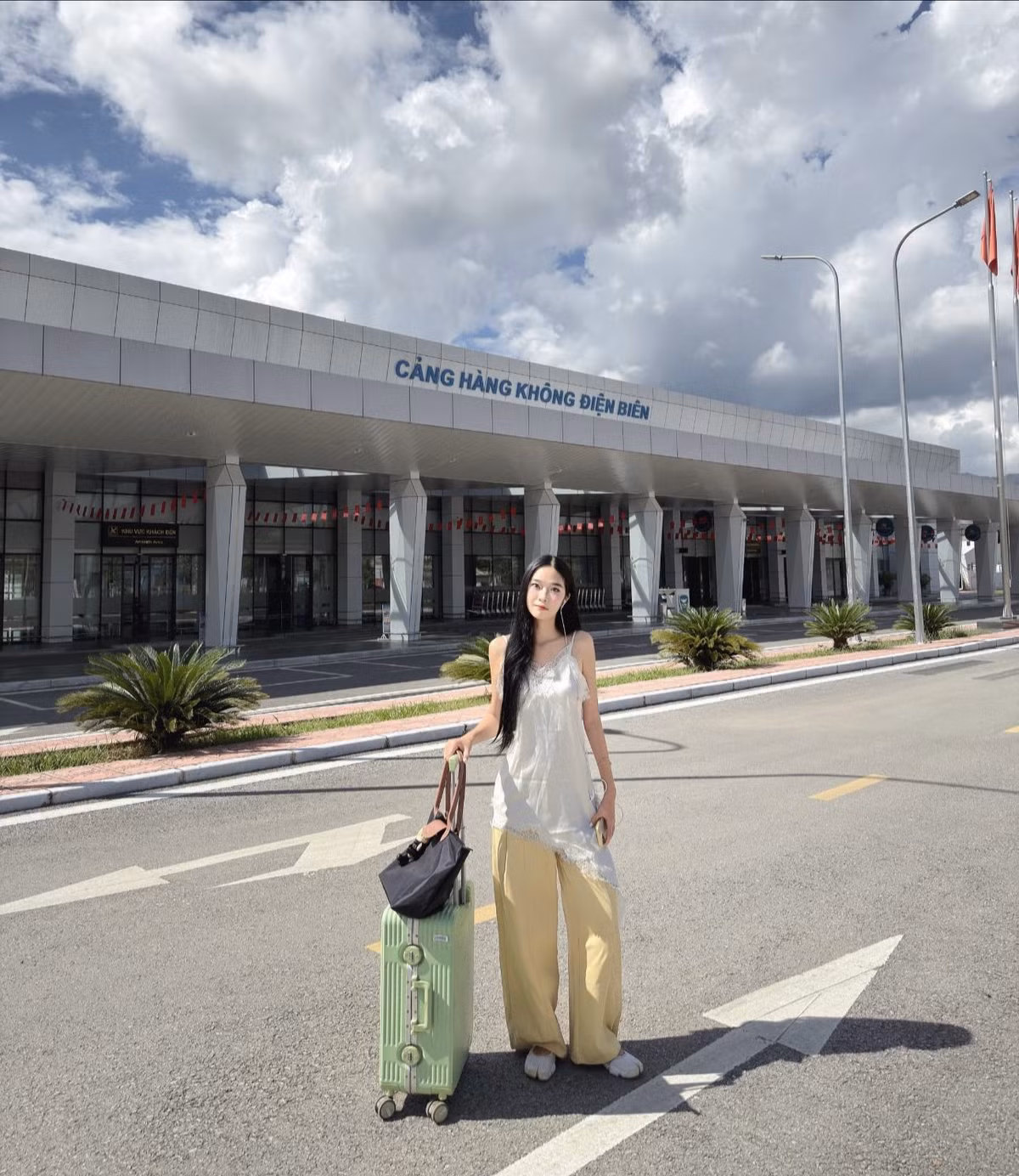 Không chỉ nổi tiếng với chiến thắng Điện Biên Phủ lừng lẫy, vùng đất Điện Biên ngày nay còn là điểm hẹn lý tưởng cho những du khách yêu thiên nhiên và thích khám phá. Từ rừng nguyên sinh, biên cương hùng vĩ đến cao nguyên đá hoang sơ, tỉnh miền núi Tây Bắc này sở hữu nhiều địa điểm “check-in” không nên bỏ lỡ. Ảnh Thu Thảo