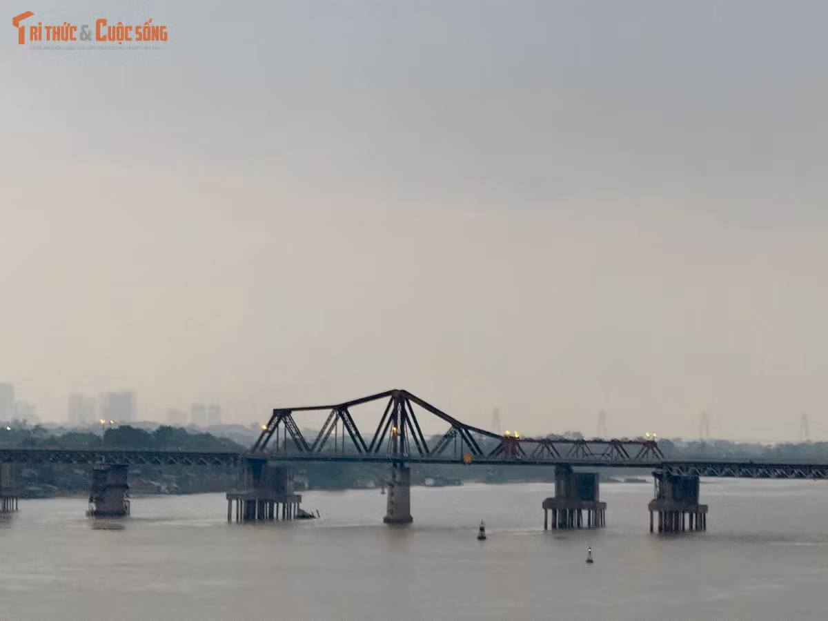 Đáng chú ý, trong thời gian tổ chức lại giao thông, xe đạp được phép lưu thông hai chiều trên làn hỗn hợp của cầu Chương Dương nhằm hỗ trợ người dân.