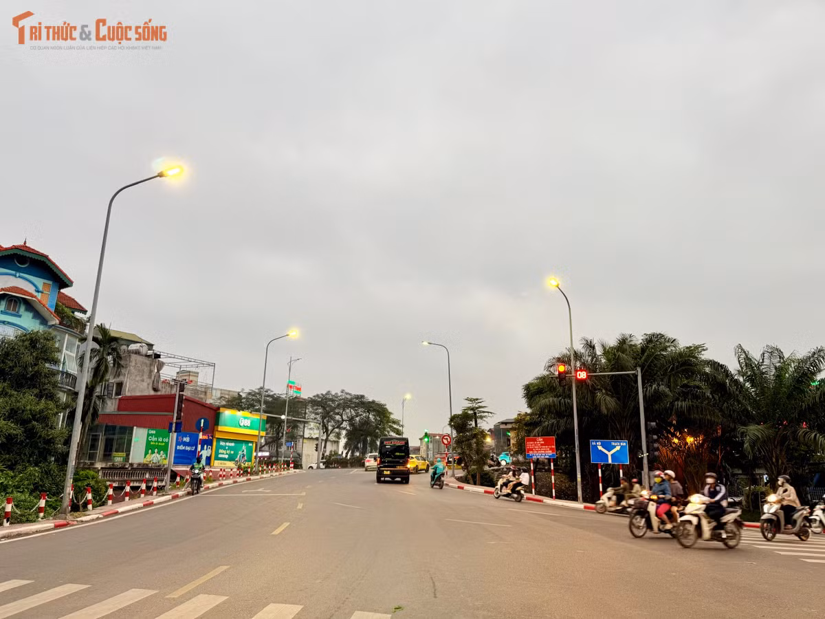 Trong thời gian cầu Long Biên tạm dừng lưu thông phần đường bộ, các phương tiện xe máy và xe thô sơ được phân luồng sang Cầu Chương Dương tuyến kết nối gần nhất qua sông Hồng.