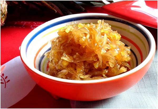 Mứt gừng dứa thành phẩm có vị cay nhẹ, ngọt thanh, thơm mùi trái cây, rất thích hợp để nhâm nhi cùng chén trà nóng trong không khí sum vầy những ngày Tết.﻿ ﻿Ảnh minh họa/Nguồn internet