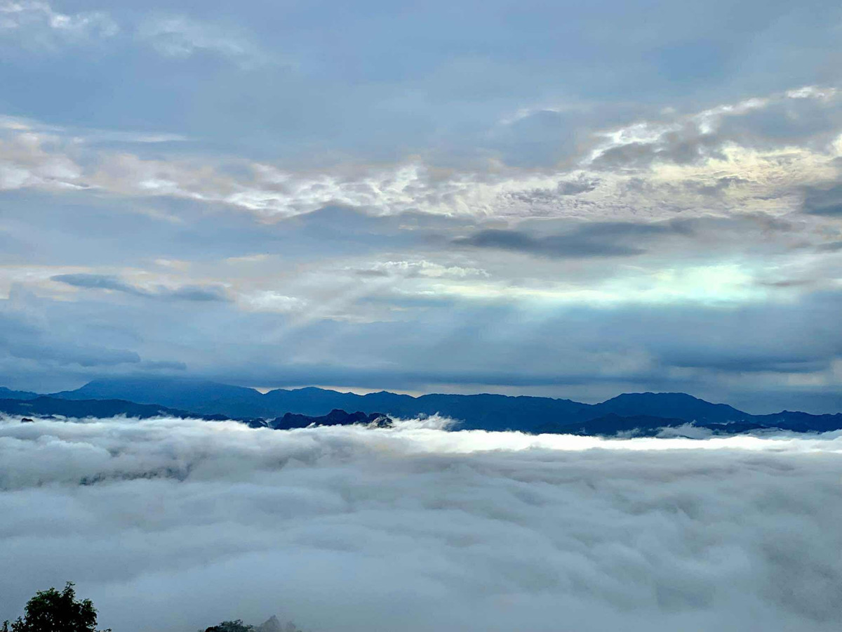 Sở hữu cảnh quan ấn tượng, nằm gần một trong những hồ nước ngọt đẹp bậc nhất Việt Nam và đang được cộng đồng mạng liên tục “gọi tên”, Đồn Đèn được kỳ vọng sớm trở thành điểm du lịch mới đáng trải nghiệm của Thái Nguyên– nơi mỗi du khách đến rồi đi đều mang theo trong lòng cảm giác tiếc nuối vì vẻ đẹp quá đỗi trong trẻo của mây trời nơi đây.