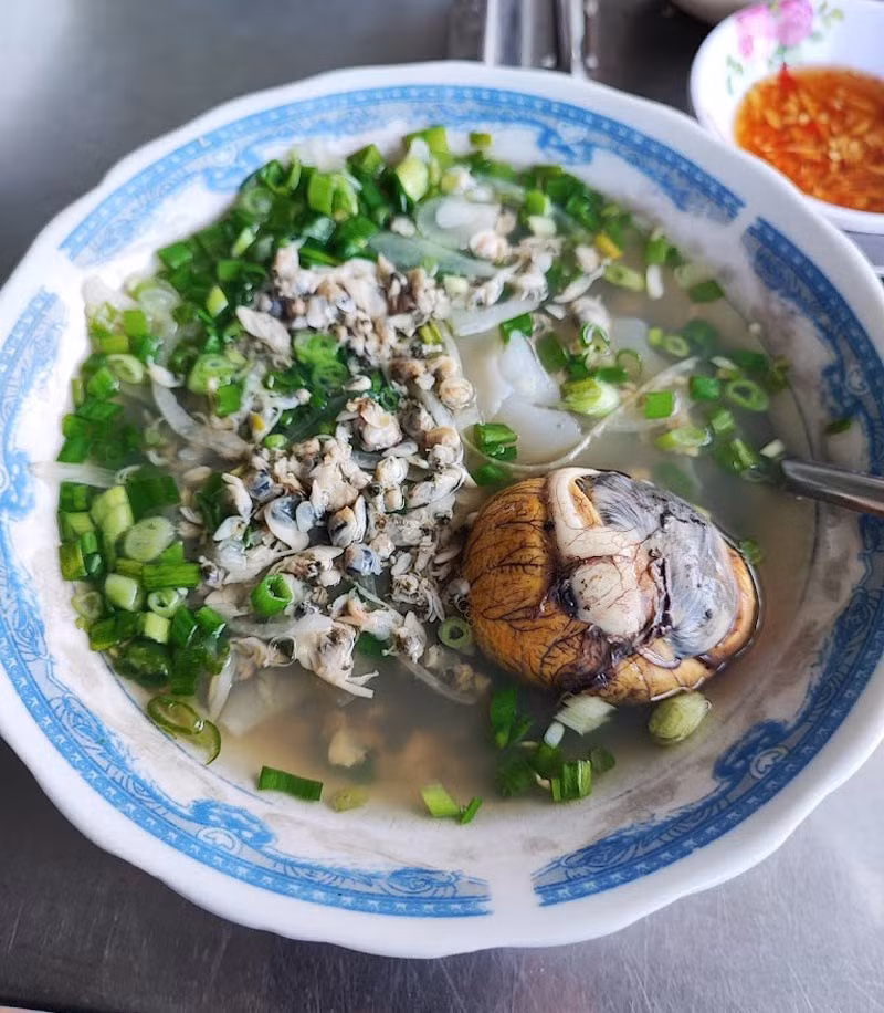 Đối với du khách miền Bắc hay miền Nam, con don có thể là cái tên khá lạ lẫm, thậm chí nhiều người chưa từng nghe, bởi đây là đặc sản độc quyền của vùng đất miền Trung. Ảnh MIA