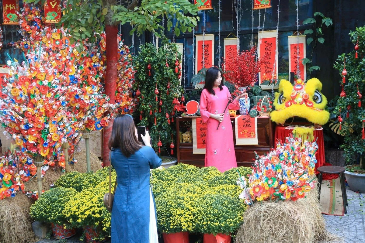 Kỳ nghỉ Tết Nguyên đán Bính Ngọ 2026 kéo dài 9 ngày (từ 27 Tết đến mùng 6 Tết), mở ra cơ hội để du khách tận hưởng hành trình du xuân kết hợp nghỉ dưỡng, tâm linh và trải nghiệm văn hóa. Theo Booking.com, Phú Quốc, Vũng Tàu và núi Bà Đen là 3 điểm đến được du khách Việt quan tâm nhiều nhất dịp này.