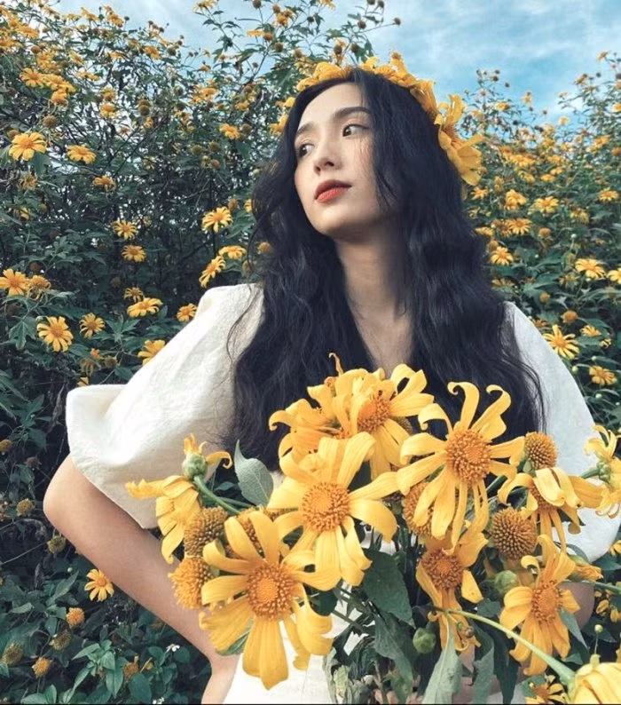 Nếu xuất phát từ Pleiku, du khách nên đi vào buổi sáng sớm để đón nắng mai trên đỉnh núi. Ảnh dulichvietnam