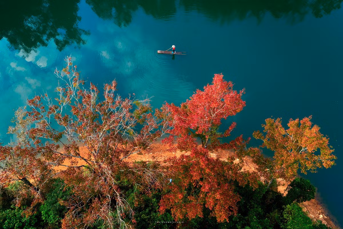 Không ồn ào, đông đúc, nơi đây mang đến cảm giác tách biệt, như một góc riêng dành cho những ai yêu thiên nhiên thuần khiết.