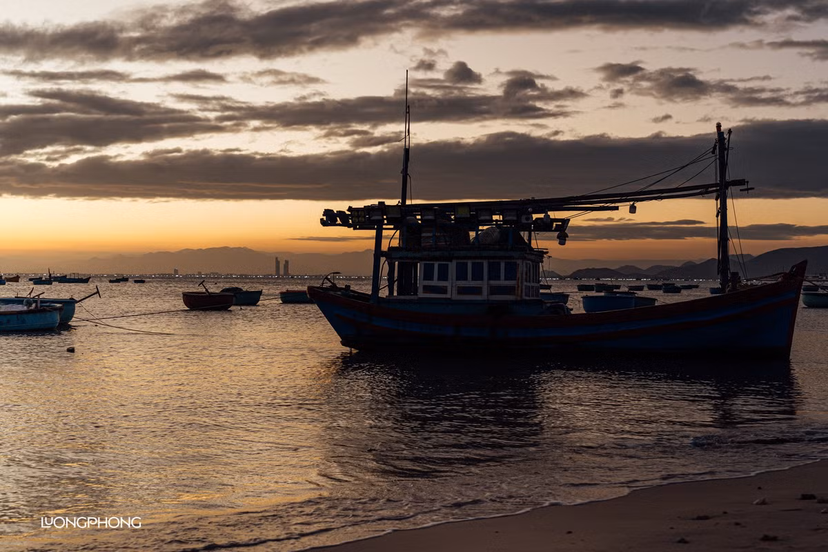 Nếu du khách là một người yêu thích nhiếp ảnh, hoàng hôn ở Mỹ Hiệp chắc chắn sẽ là một chủ đề hoàn hảo để du khách ghi lại những khoảnh khắc tuyệt đẹp. Ảnh Lương Phong