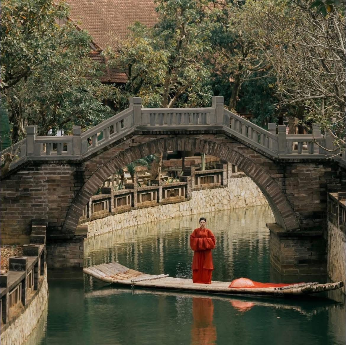 Dù vị trí không xa những điểm du lịch nổi tiếng, Thung Ui lại gần như “ẩn mình”, ít bị tác động bởi du lịch đại trà, giữ được không gian yên bình hiếm có. Ảnh Tuan Anhi